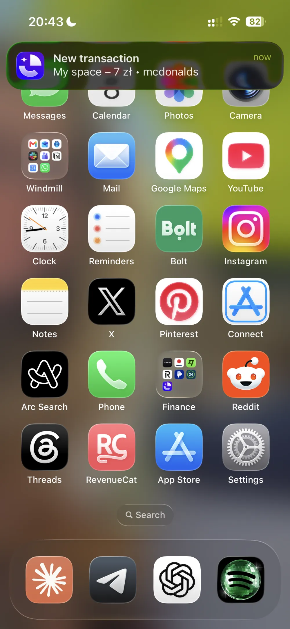 An iOS notification: a new 7-złoty McDonald's transaction has landed in the shared space on its own.